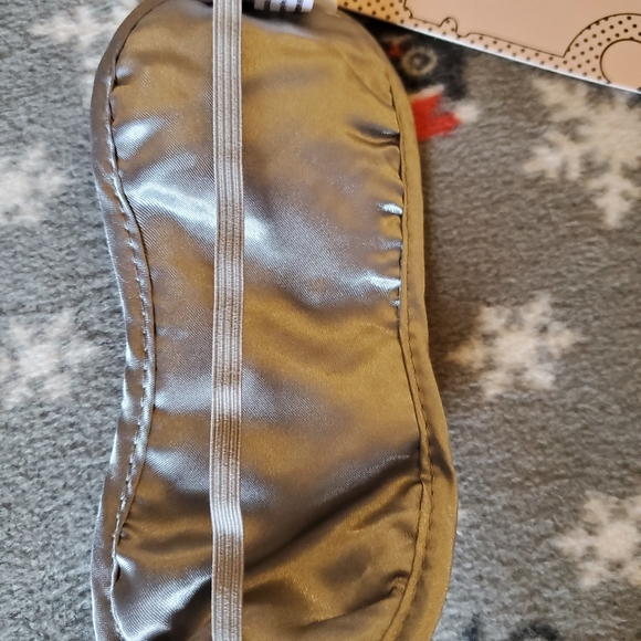 Night gown with sleep mask - Picture 3 of 4